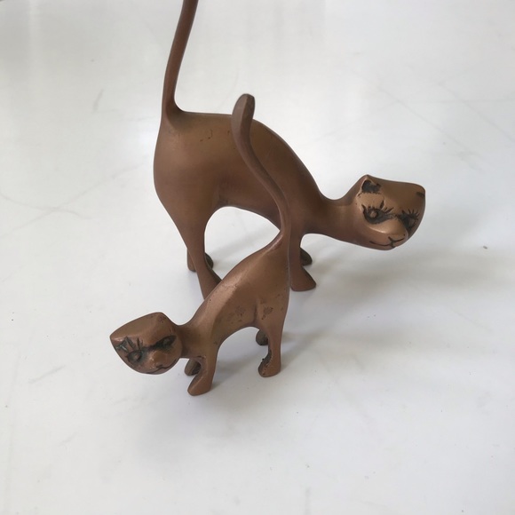 Vintage MCM pair of brass cats home decor - Picture 3 of 8